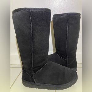 UGG Women’s Classic Tall Sheepskin Boot (Black) Size 8